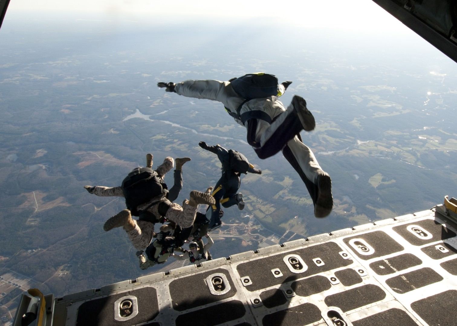 Jumpers leaving the ramp of an aircraft in free fall